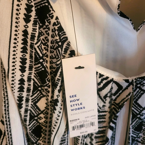 New with tags-black and white sleeveless dress size L - Picture 3 of 5